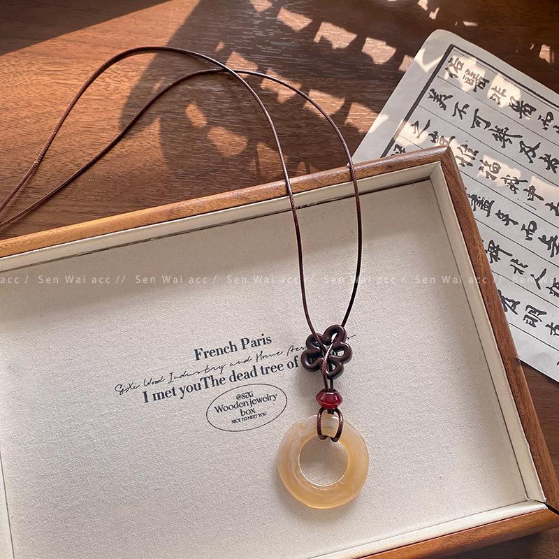 Autumn and winter Maillard coffee color smudge long necklace sweater sweater chain accessories