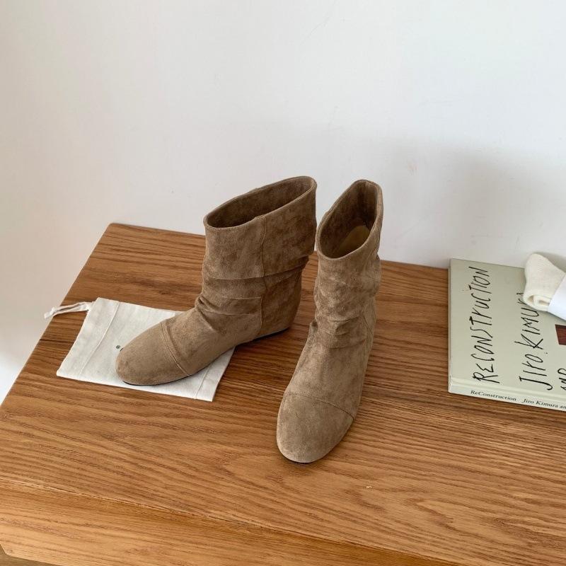 

Korean version of the inner height increase retro suede two wear short boots women s 2025 autumn and winter new temperament versatile pleated p 40 хаки