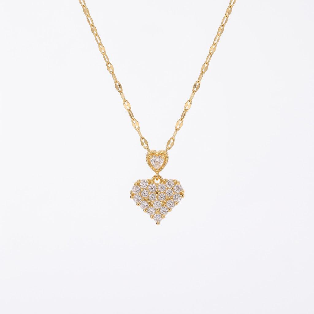 European & American Style Women's Necklace: Copper with Micro-inlaid Zircon Water Drop Heart Pendant and Fashionable Clavicle Chain.