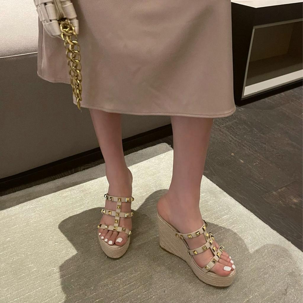 New Summer 2025 One-Shoulder Riveted High-Heeled Woven Straw Woven Wedge Heel Thick-Soled Open-Toe Flip-Flops For Women
