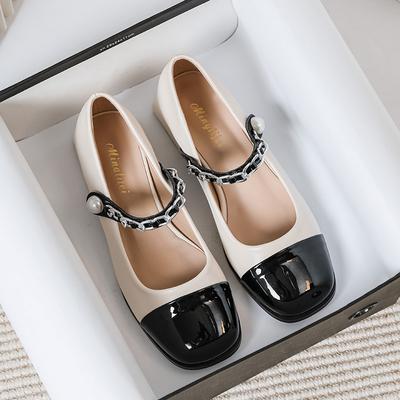 2024 Řetízek Perlově bílé Podpatky Lakovaná kůže Vintage Mary Shoes Nízký podpatek Velká hlava Spona Balerínky Smíšená barva Hrubý podpatek Dámské