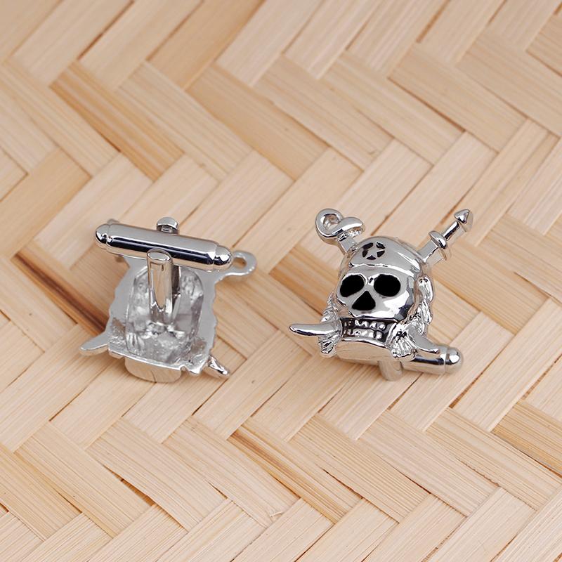 Personality Pirate Skull Cufflinks Silver Tone Death's Head Shaped Gemelos