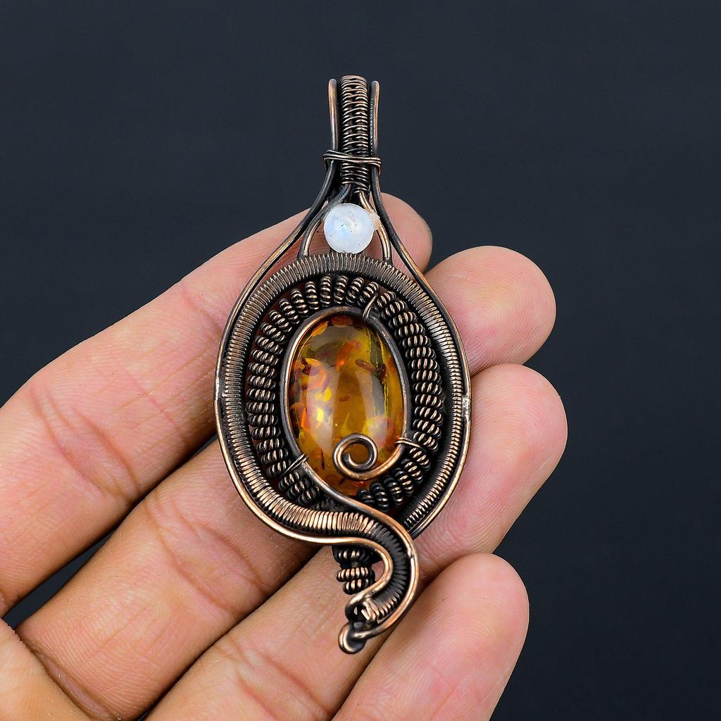 Κεχριμπάρι της Βαλτικής, πολύτιμος λίθος φεγγαρόλιθος τυλιγμένο με σύρμα από καθαρό χάλκινο ντιζάιν Χειροποίητο μενταγιόν κοσμήματα δώρο για εκείνη