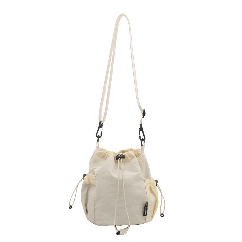 Nylon drawstring bundle bag shoulder bag women go out simple and lightweight mobile phone bag fashion casual literary and artistic messenger bag