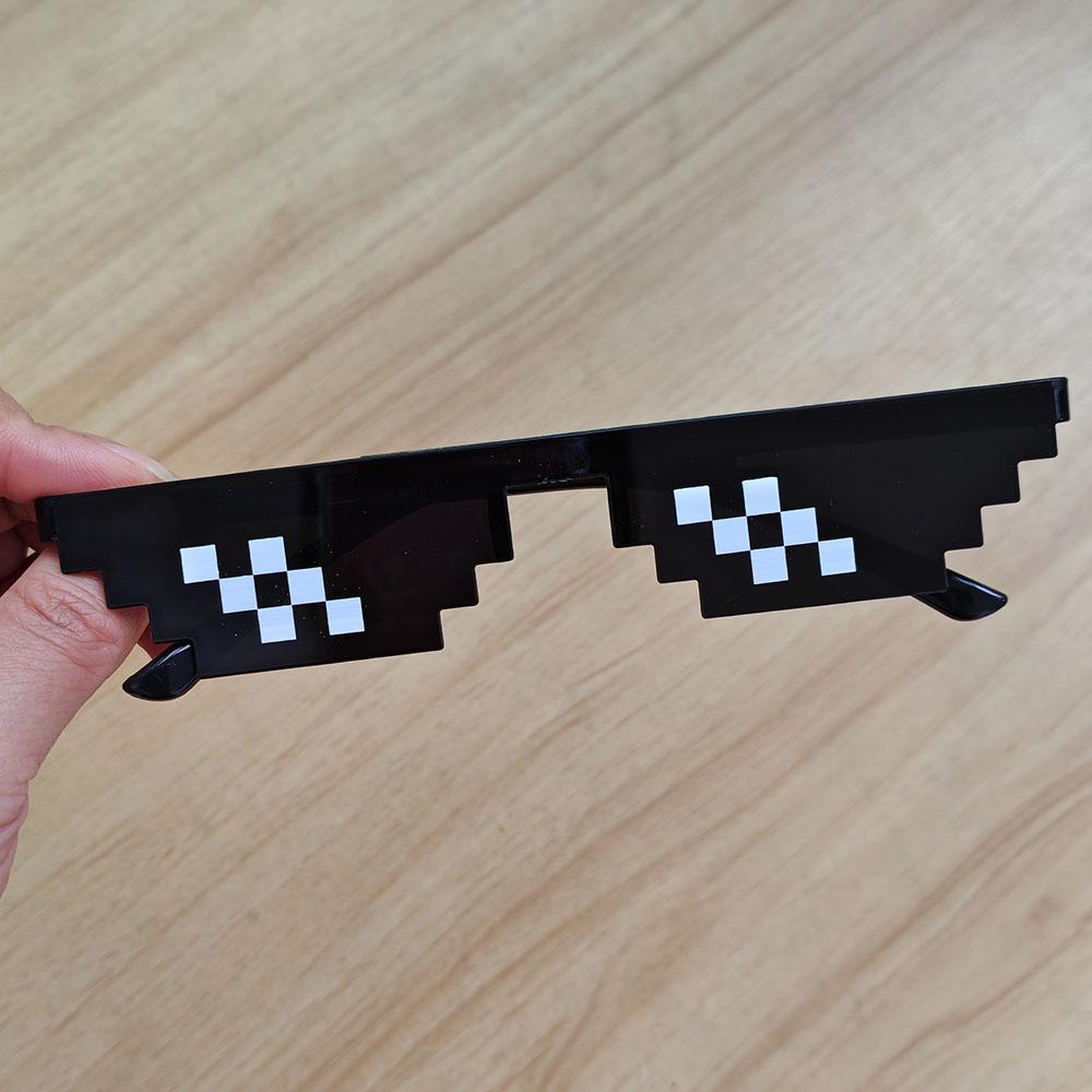 

Мозаїчні піксельні сонцезахисні окуляри - Веселий, оригінальний, чорний вечірній аксесуар для студентів