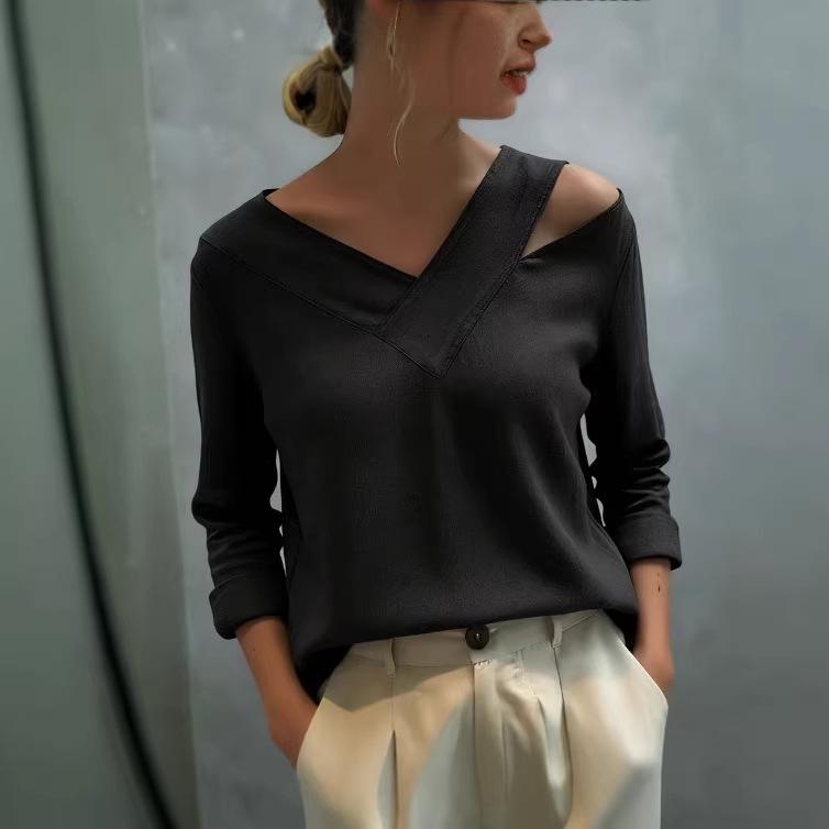 2026 Spring/Summer Elegant Off-Shoulder V-Neck Solid Color Long-Sleeve Top