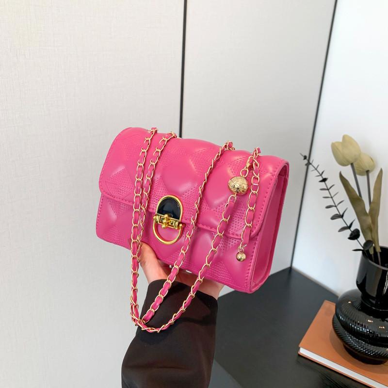 Trendy Chain Women s Single Shoulder Crossbody Small Square Bag With Embossed Diamond Grid розы красного