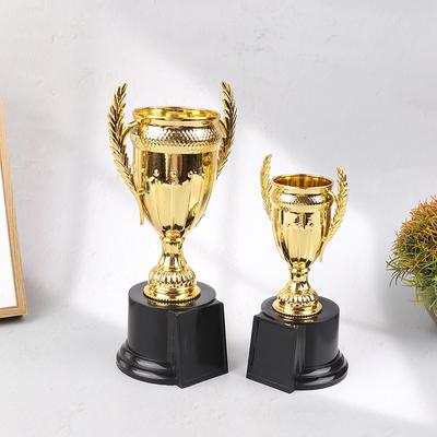 1ks Mini Plastic Award Trophy Dětský vítěz Zlaté trofeje Hračky pro děti Odměna Karnevalová soutěž Párty Ceny Favority