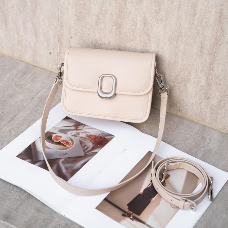 

A Niche High-end Tofu Bag With Fashion Chain Single Shoulder Crossbody Casual Simple Small Square