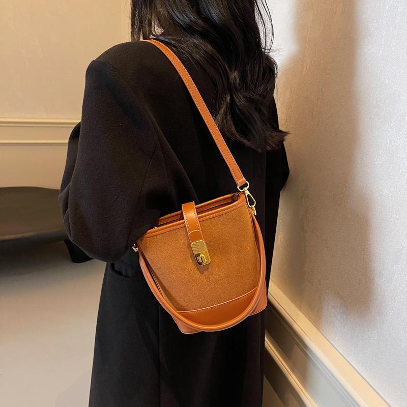 Casual Fashion Small Bag Women's New Trendy Fashion Hand Bucket Bag Autumn Popular Retro Messenger Bag