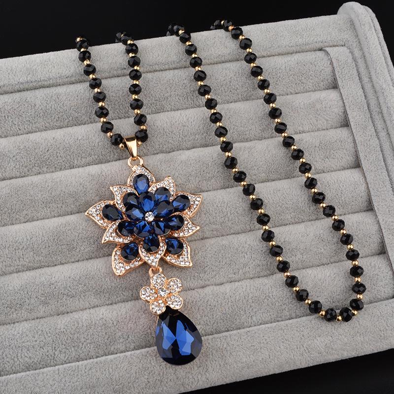 Elegant Women’s Crystal Flower Pendant Necklace - Versatile Autumn/Winter Sweater Chain Accessory