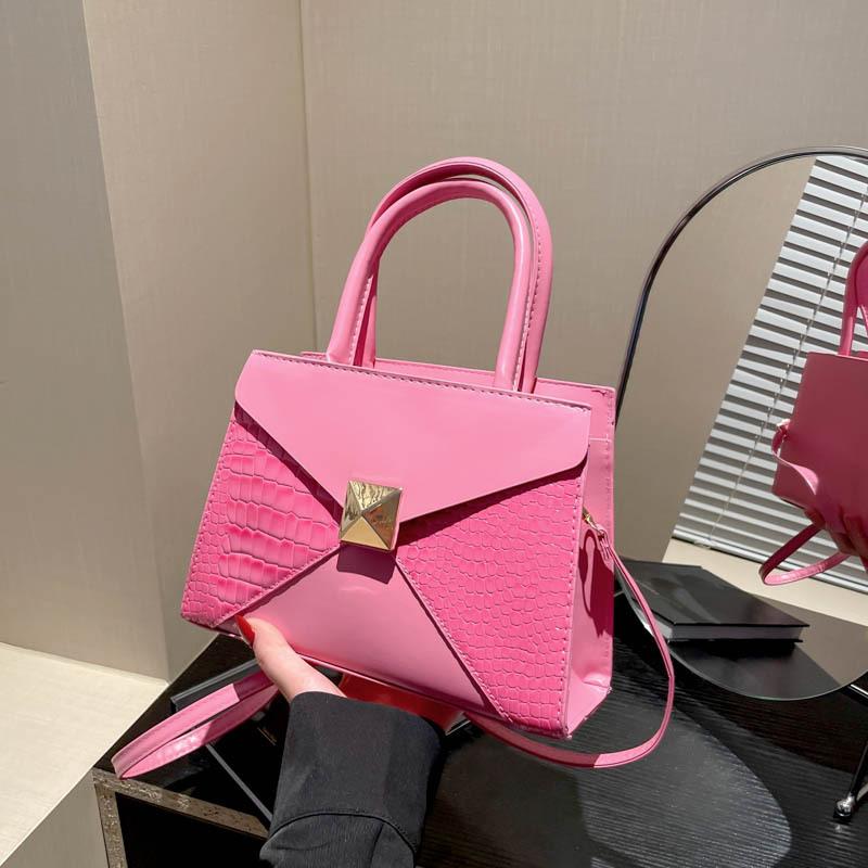 Fashion niche design shoulder messenger bag 2025 new retro large-capacity commuter bag casual texture small square bag