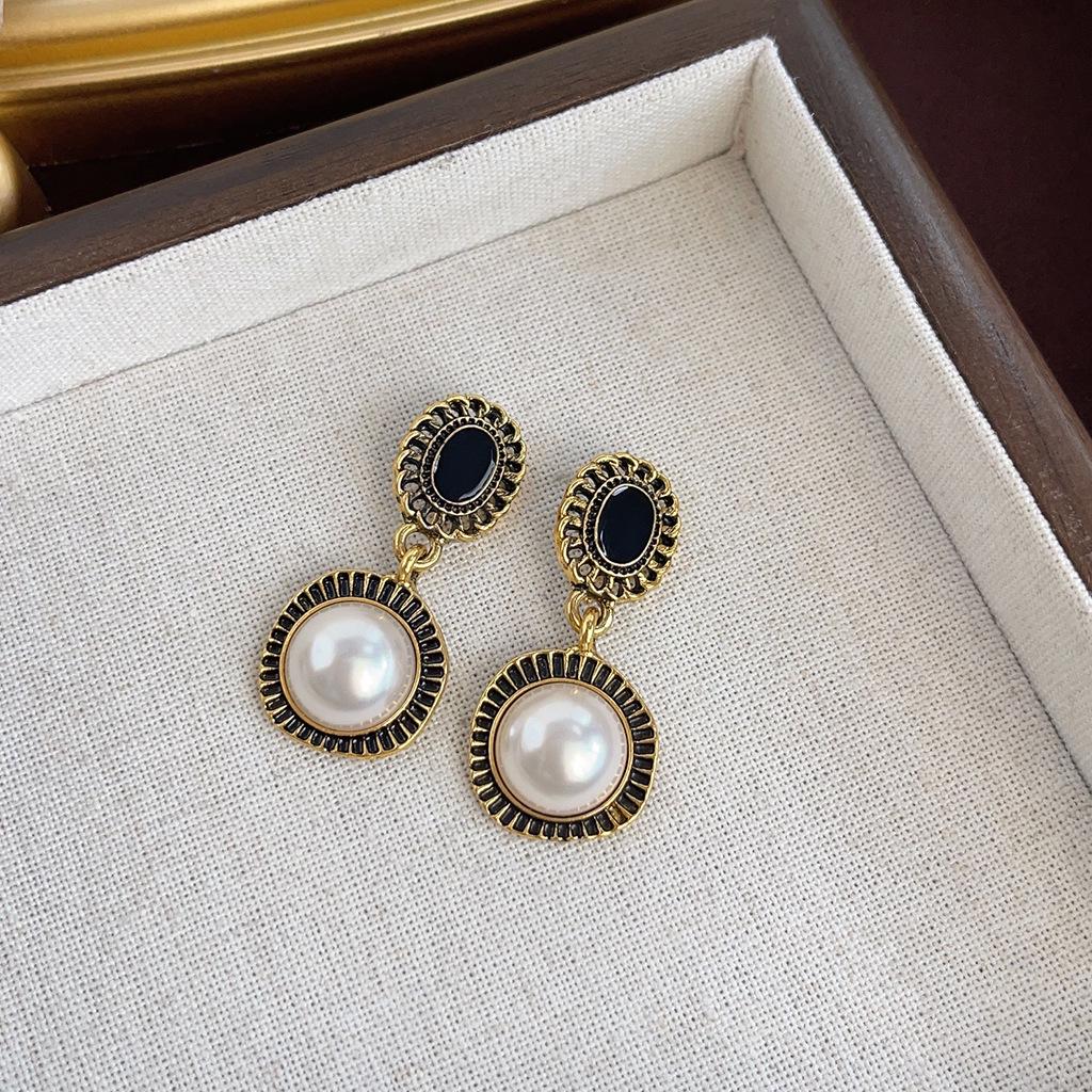 Boucles d'oreilles géométriques vintage en perles pour femmes - Style rétro de Hong Kong, luxe léger, sensation haut de gamme