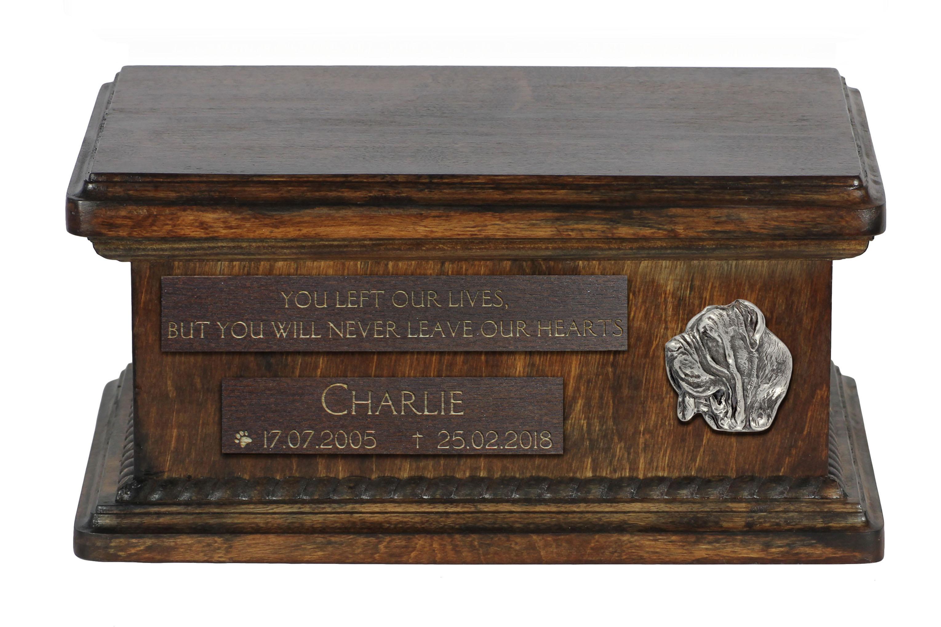 

Neapolitan Mastiff, Mastino Napoletano - wooden urn for dog ashes, personalized urn with engraving, small urn for dog ashes from the Art-Dog brand коричневий