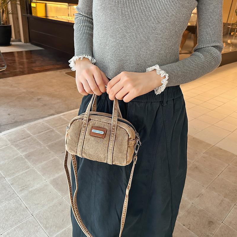 Korean version of fashion casual washed denim bag 2025 new autumn and winter simple mini pillow one shoulder messenger bag
