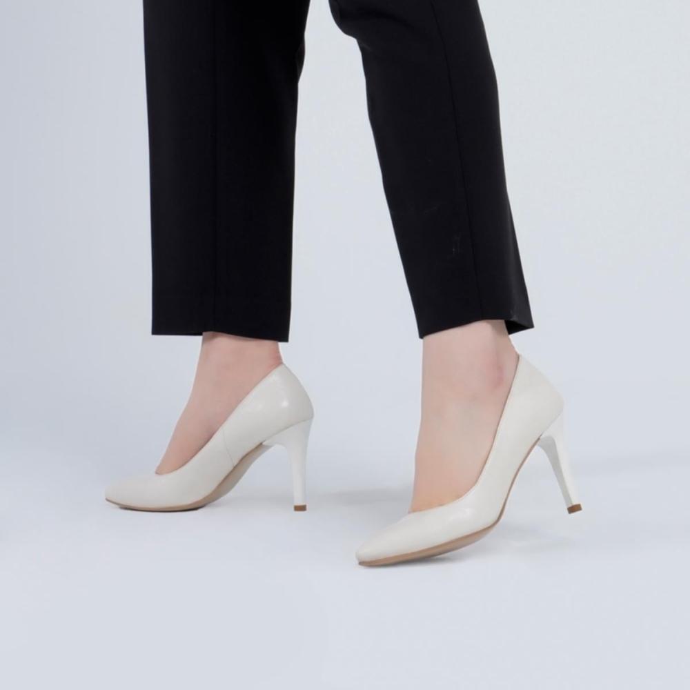 

Женские туфли на шпильках из натуральной кожи с острым носком