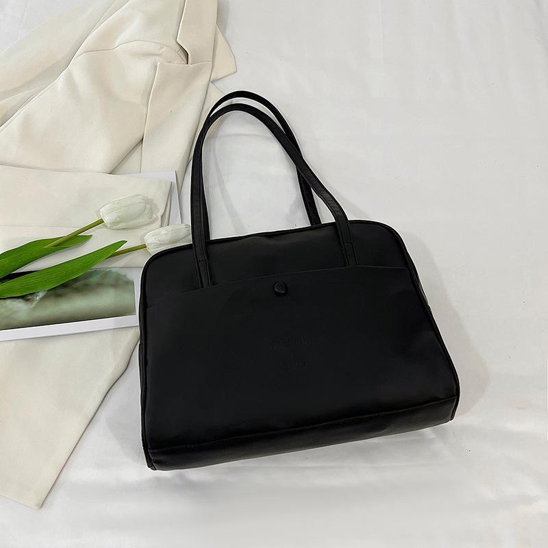 2025 winter new Korean niche design underarm women's bag temperament solid color retro large capacity shoulder tote bag