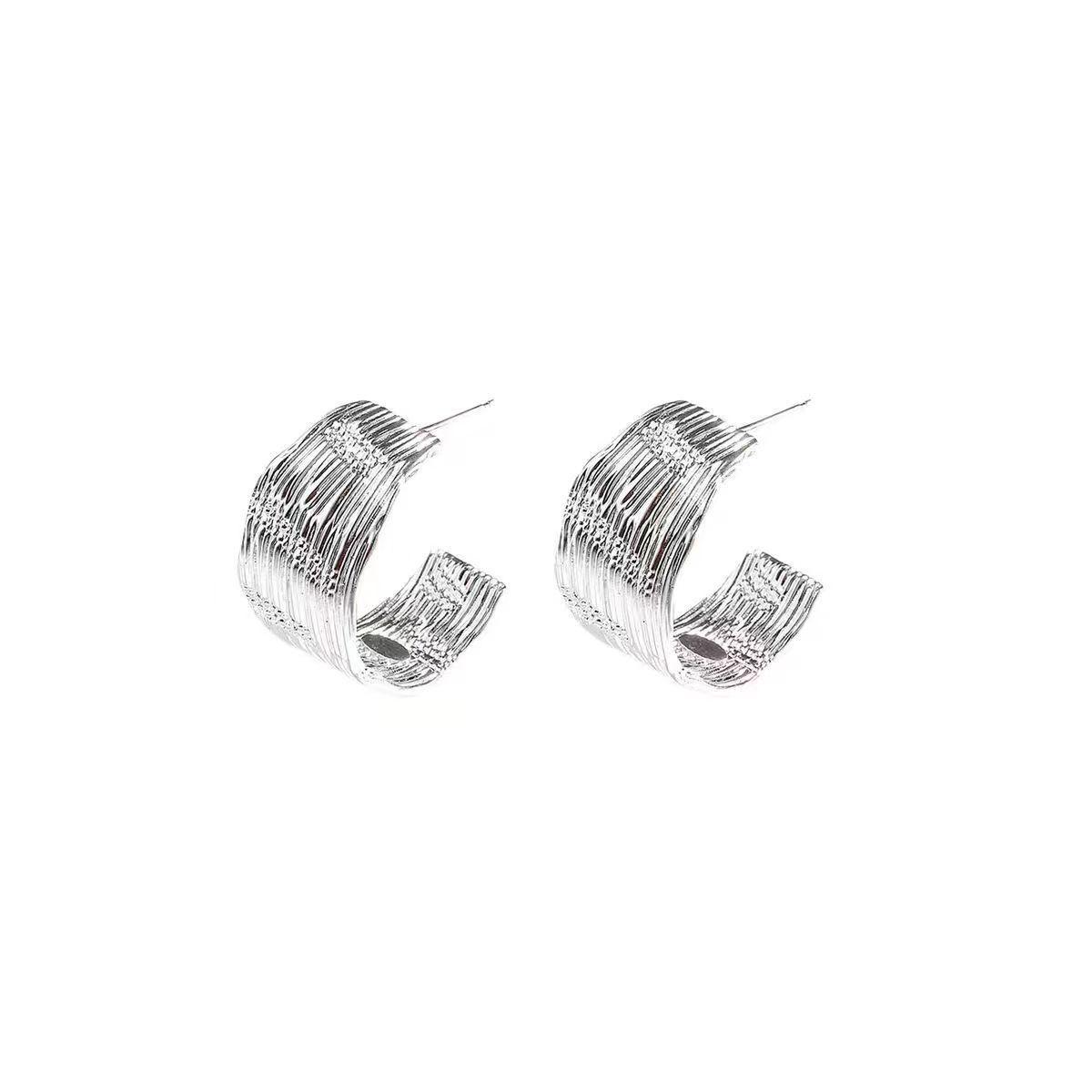 S925 Sterling Silver Retro Hoop Earrings: Elegant, Versatile C-Shaped Studs with Textured Design