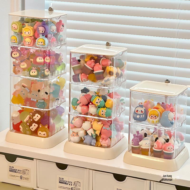 Moe Bean Otočný výstavní box: Průhledný mini stojánek na panenky a figurky