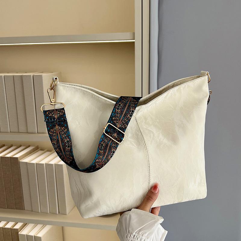 

Large capacity women s tote bag, new wide shoulder strap crossbody O commuter mother bag белый