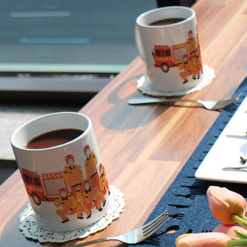 cf928-Design Mug 2p-Firefighter Fighting