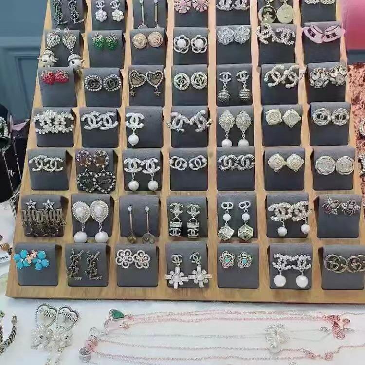 Bamboo & Wood 36-Slot Movable Earring and Stud Display Tray; Jewelry Accessories Shelf