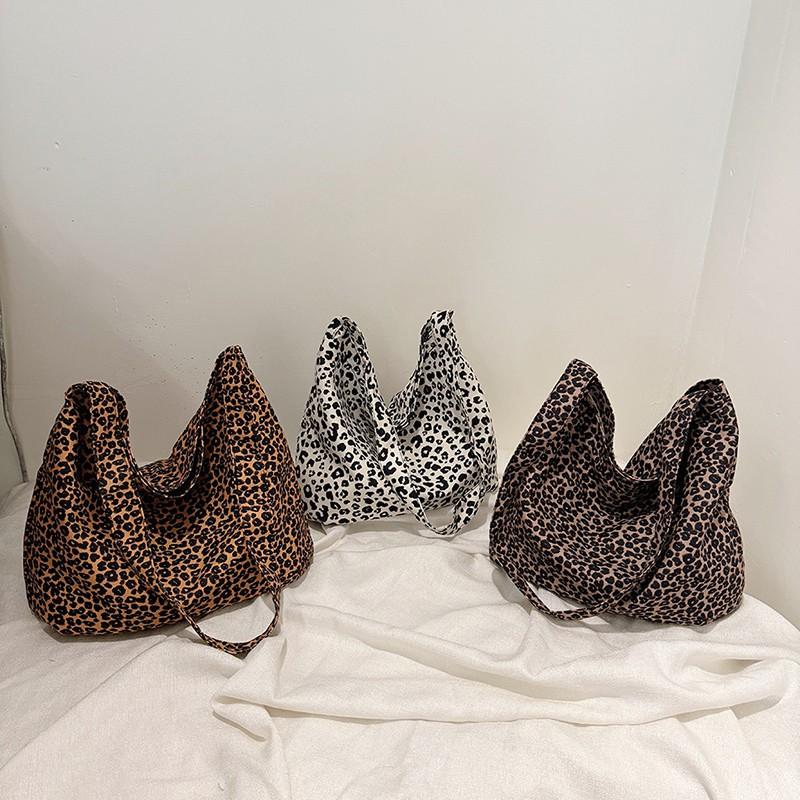 Tote bag, large-capacity women's commuting, high-end leopard print bag, oblique backpack, Japanese and Korean style hot-selling models