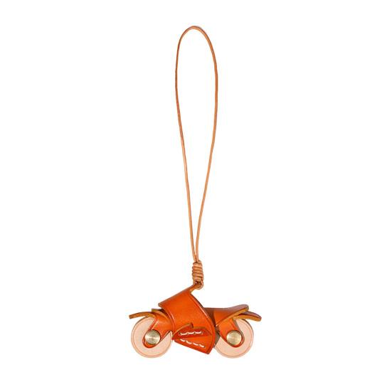 Faux Leather Motorcycle Hanging Decoration Handcrafted Retro Motorbike Keychain Handbag Backpack Christmas Tree Hanging Ornament