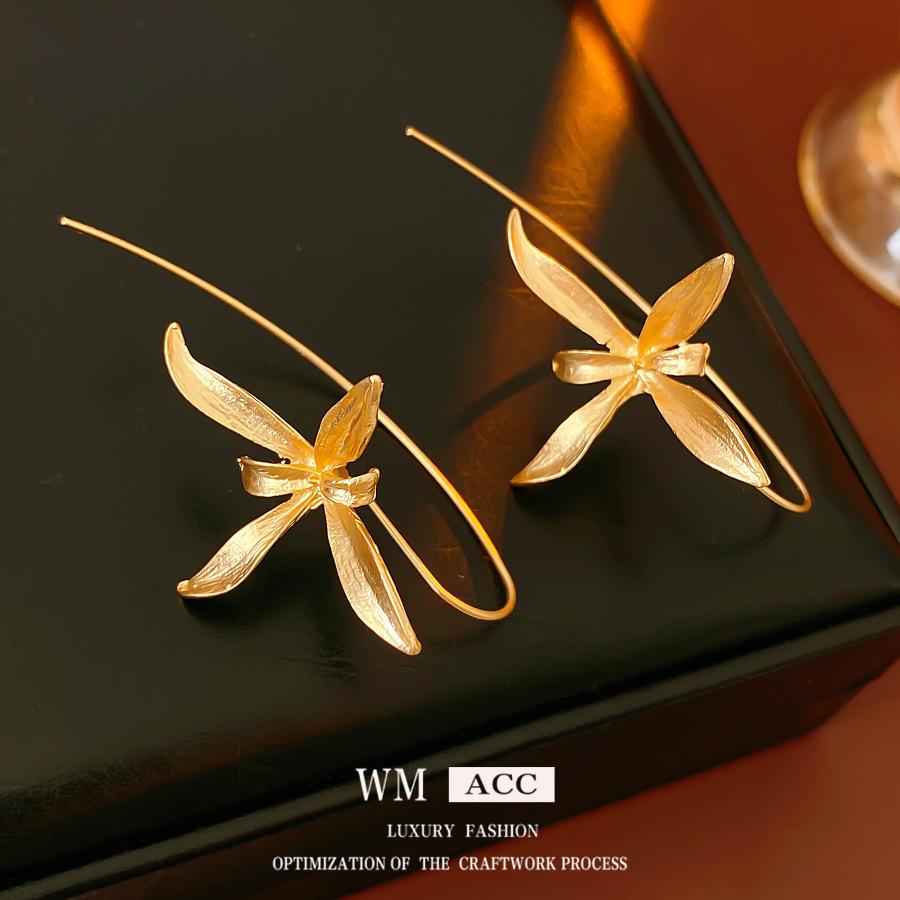 New Chinese-style Vintage Versatile Iris-inspired Earrings in A Minimalist Fashion Style