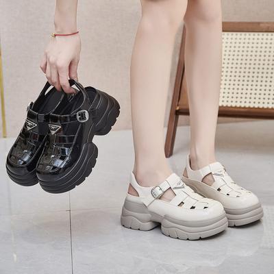 Sommer hohl atmungsaktiv dicke Sohle Höhenzunahme kleine Muffin-Boden Slipper Damen 2025 neue Schuhe Taschenkopf Sandalen