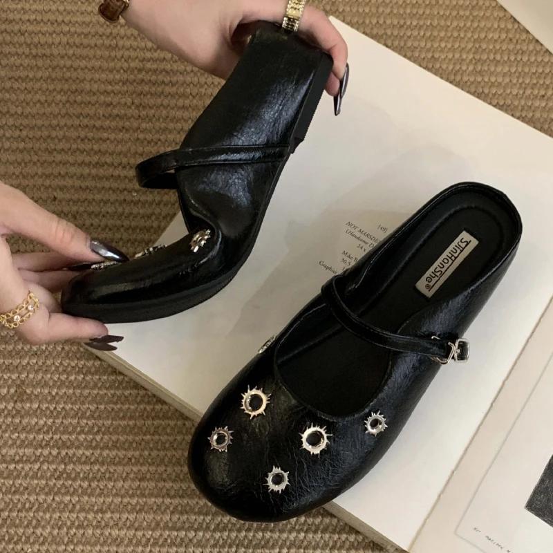 Fashion Round Toe Metal Rivet Embellished Design Flat Sandals Women Fashion Comfort Buckle Soft Sole Slipper Sandalki Damskie Eleganckie