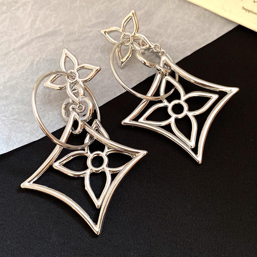 18K Gold Plated Rhombus Floral Earrings with Silver Needle - Stylish Metallic Design for Women