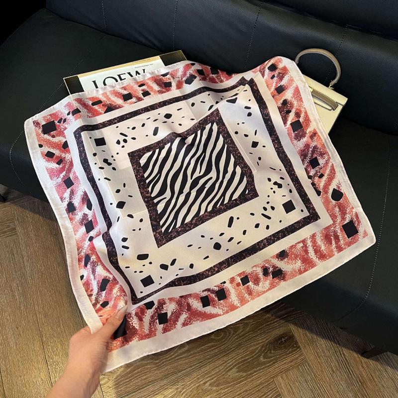 New 71 * 71cm Korean version small square scarf women's silk scarf spring and summer thin sunscreen scarf neck protection tied bag headband scarf