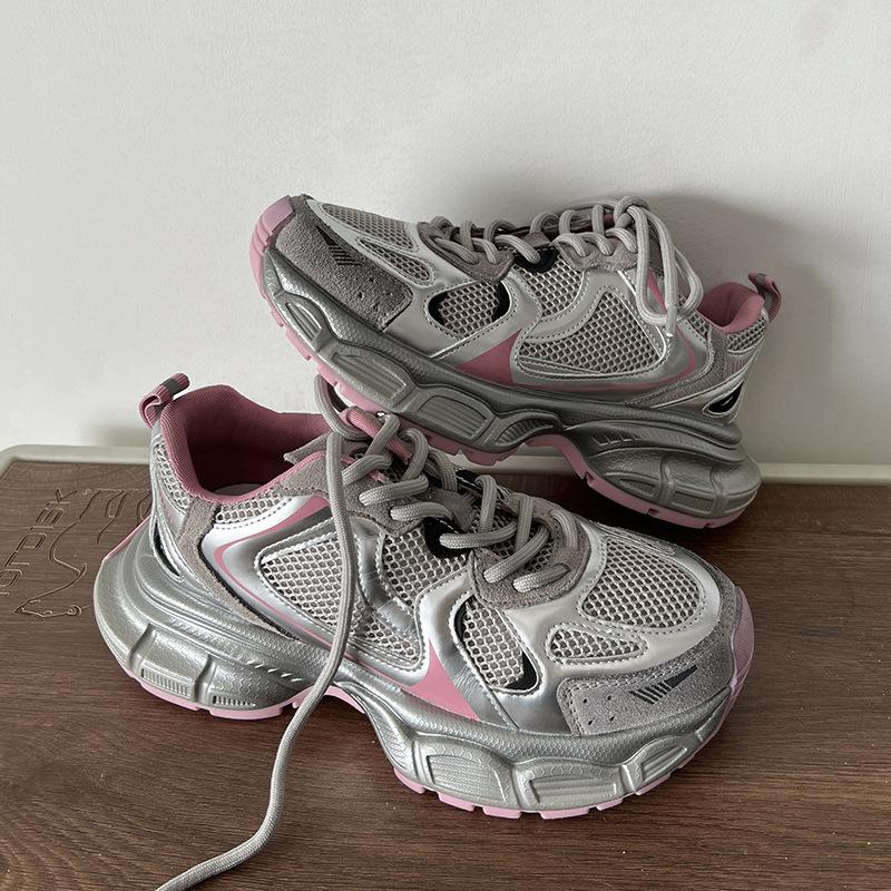 Showing Feet, Small and Versatile, Heightened Platform Dad Shoes, Women's 2025 New Spring Hong Kong Style, Light and Retro Sports Shoes