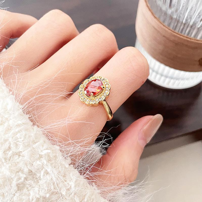 Mittelalterlicher Farbiger Schatz Rote Edelsteingruppe Mit Diamanten Eingelegt Zir*****Pen Ring Licht Luxus High-End Ring