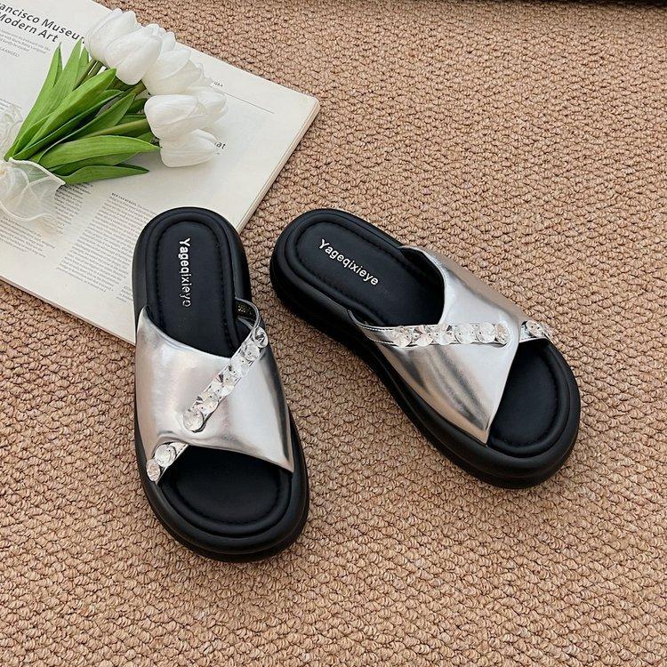 

Cool slippers women s summer fashion 2025 new rhinestone high-end platform sandals versatile flat beach shoes 39