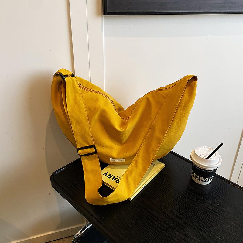 Trendy Dumpling Bag Large Capacity Women's Crossbody Bag New Lightweight, Simple and Versatile Casual Sports Style Men's Shoulder Bag