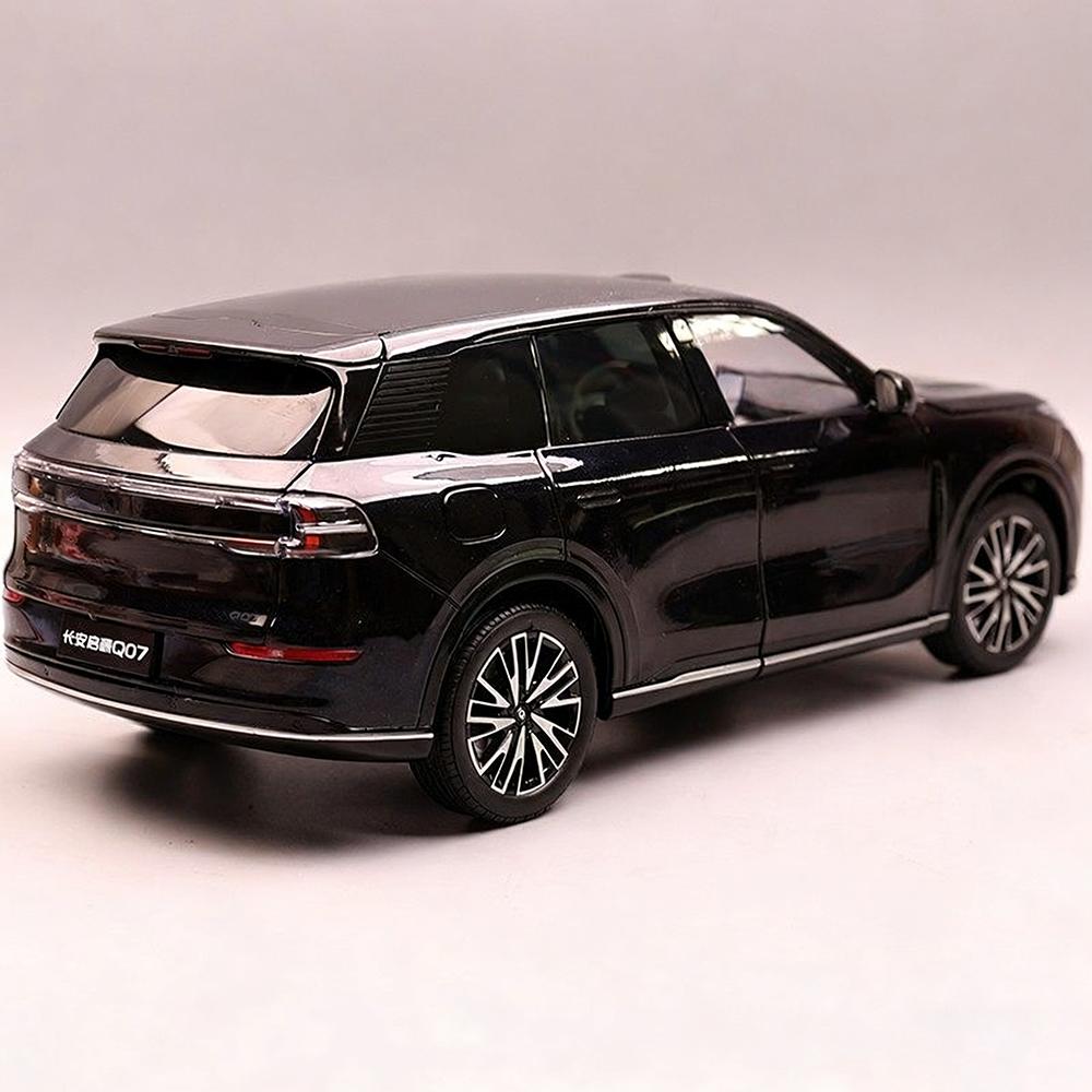 Die-cast 1:18 Scale Changan Qiyuan Q07 Simulation Alloy Static Car Model Toy Birthday Gift Collection Souvenir Ornament