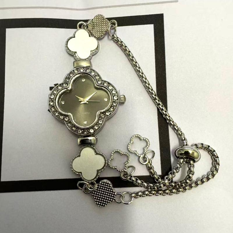 Lättdragen Fyrklöver Armbandsur Dam Grön Diamantbesatt Ljus Lyx Nischad Högklassig Temperament Utsökt