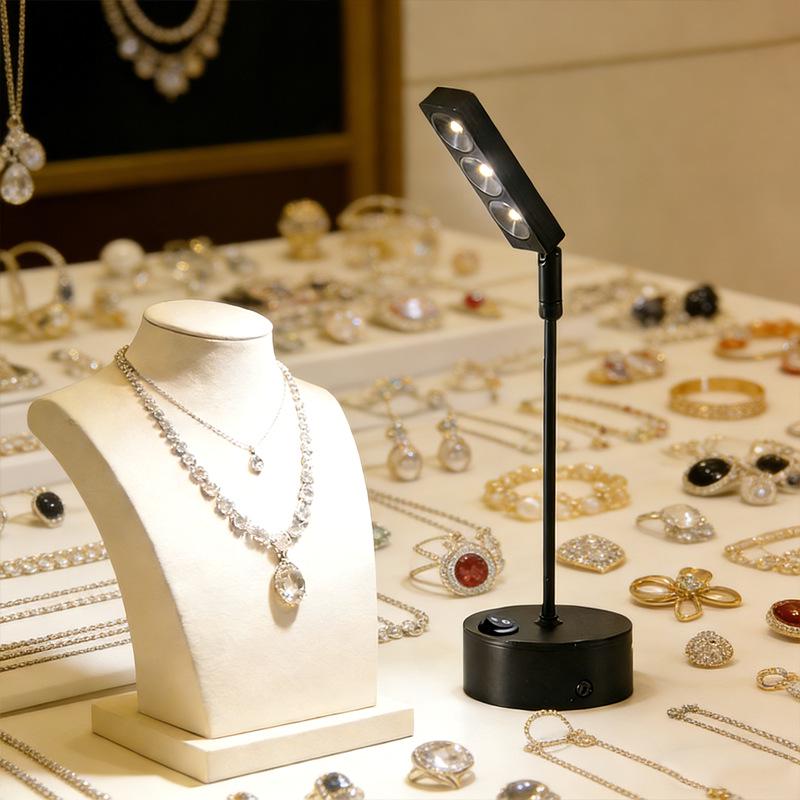 Wire-Free Jewelry Display Spotlight with Charging