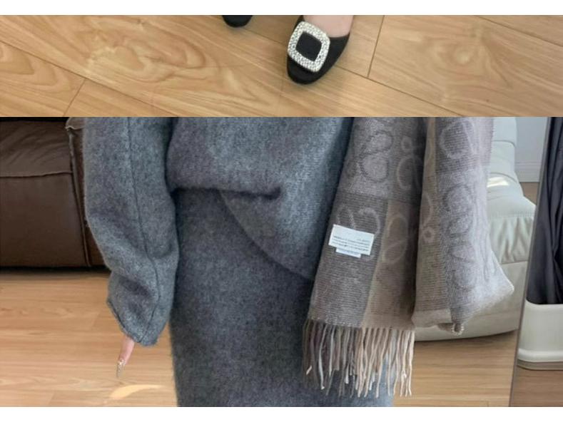 Elegant High-Waisted Women's Knit Skirt - Slimming, Mid-Length, Hip-Hugging, Soft & Glutinous for Autumn and Winter