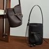 The First-Layer Cowhide Bucket Bag Has A Simple Design, Commuting Leather, Large-Capacity Versatile Single Shoulder Oblique Span Women'S Bag.