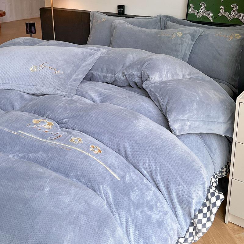 Jacquard Milk Velvet 4-Piece Winter Thickened Coral Velvet Quilt Cover