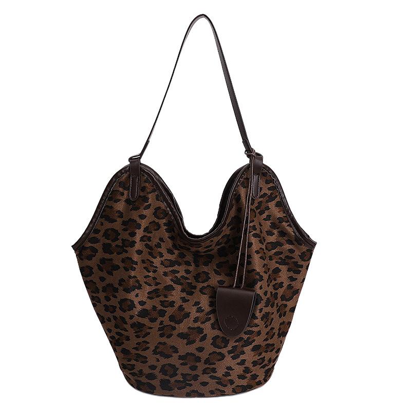 

Korean tote bag female leopard print bag retro foreign style commuter fashion child and mother bag high sense large capacity shoulder bag