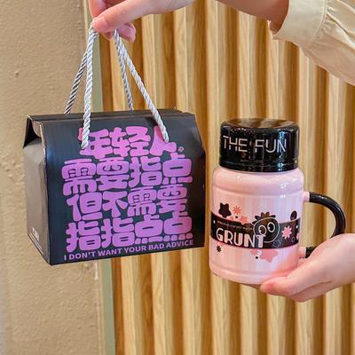 En tecknad vattenkokare av högt värde för en flickas bästa vän födelsedagspresent Praktisk keramisk mugg Souvenir Presentförpackning