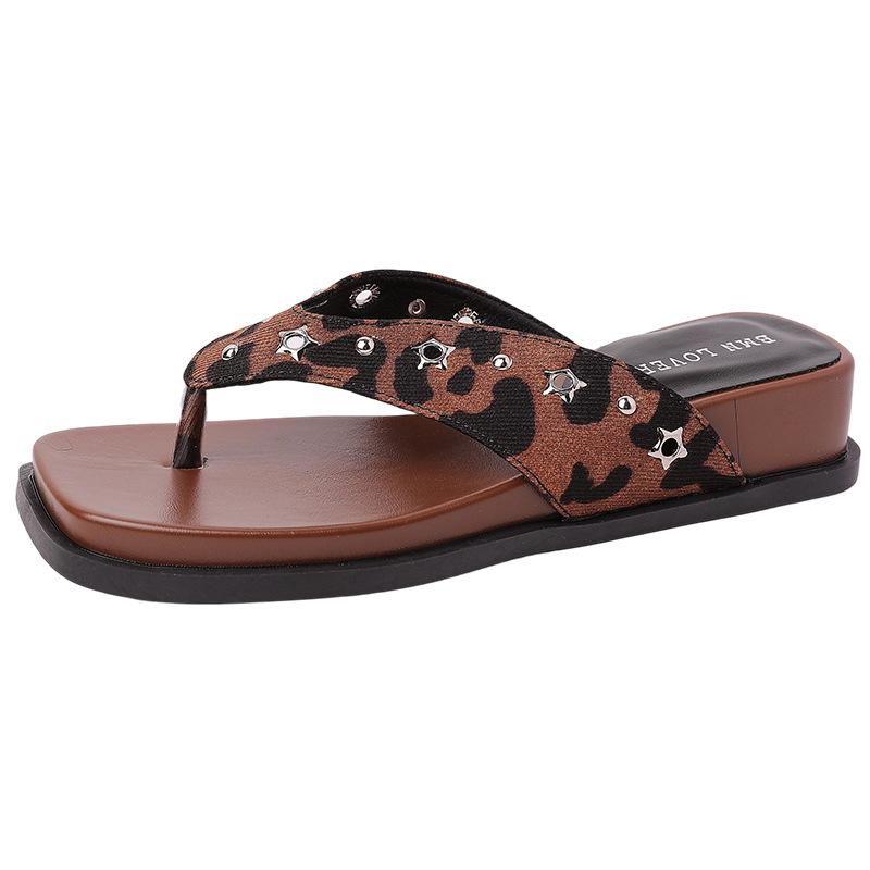 Square head slope heel thick bottom fashion versatile casual flip-flops women's summer new pinched feet beach cool slippers