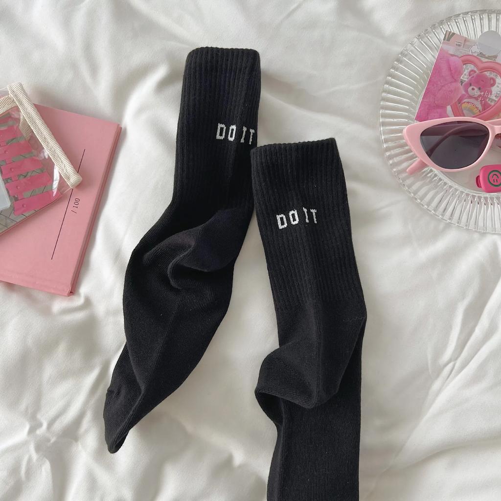 Women's Socks Fashion Letter Mid Length Socks Pink Black Green Spring and Autumn Outwear Mesh Red Cotton Sports Streetwear Socks