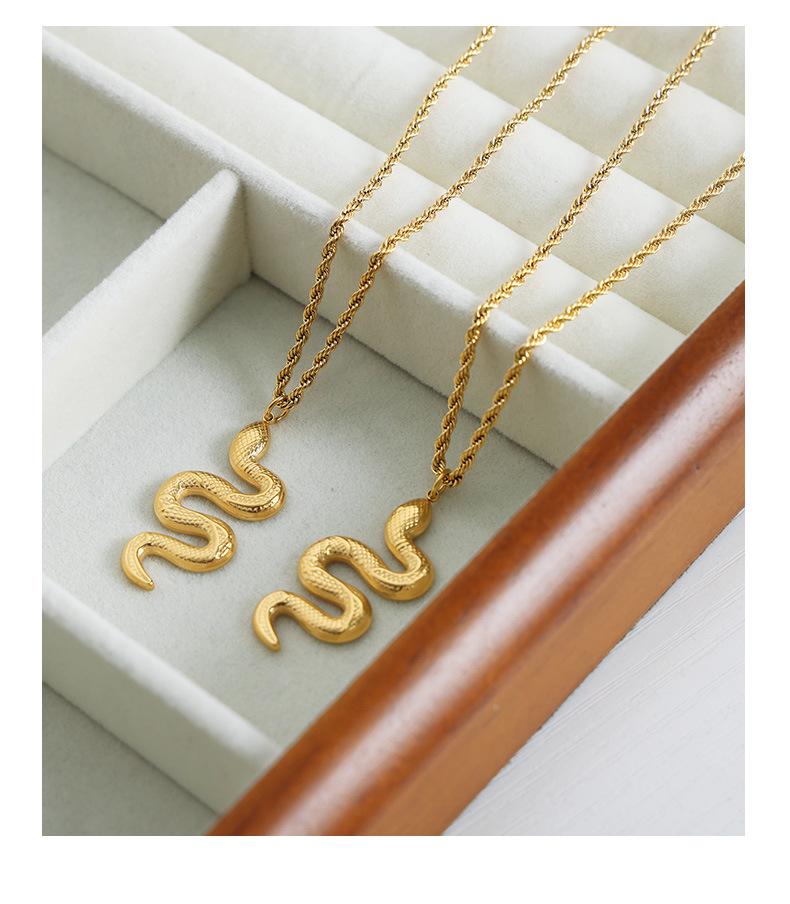 18K Gold Empress Dowager Snake Pendant Necklace, Titanium Steel Twisted Chain, Hip Hop Collarbone Jewelry.