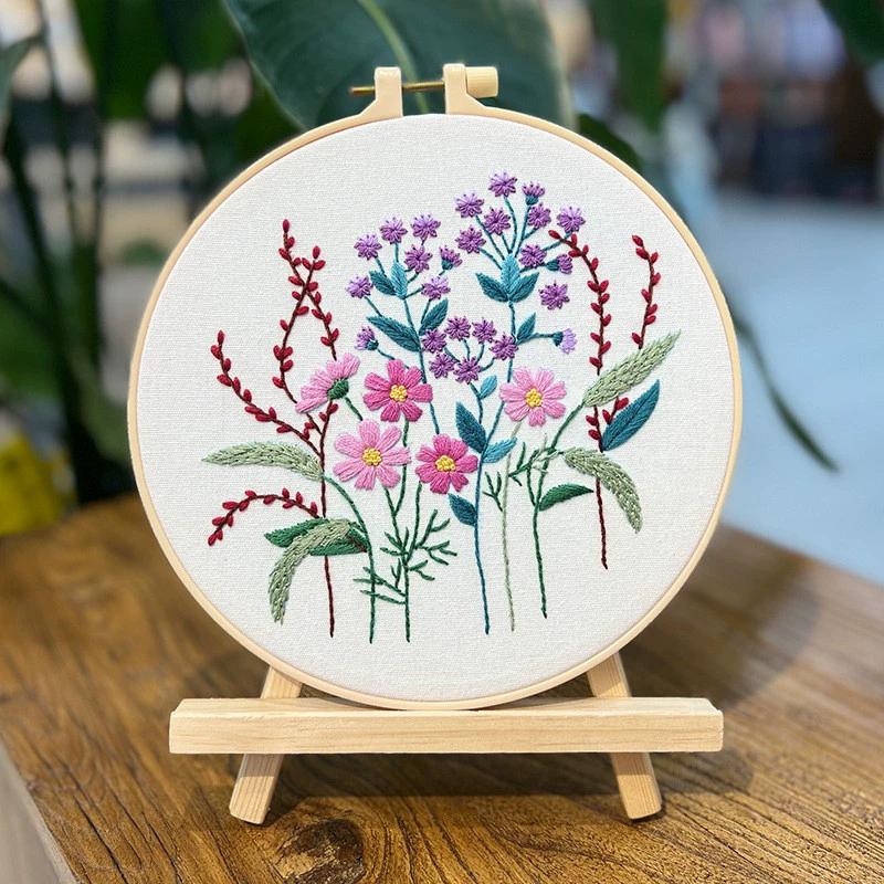 Simple Floral Embroidery Kit – DIY Handmade Fabric Art with Creative Design