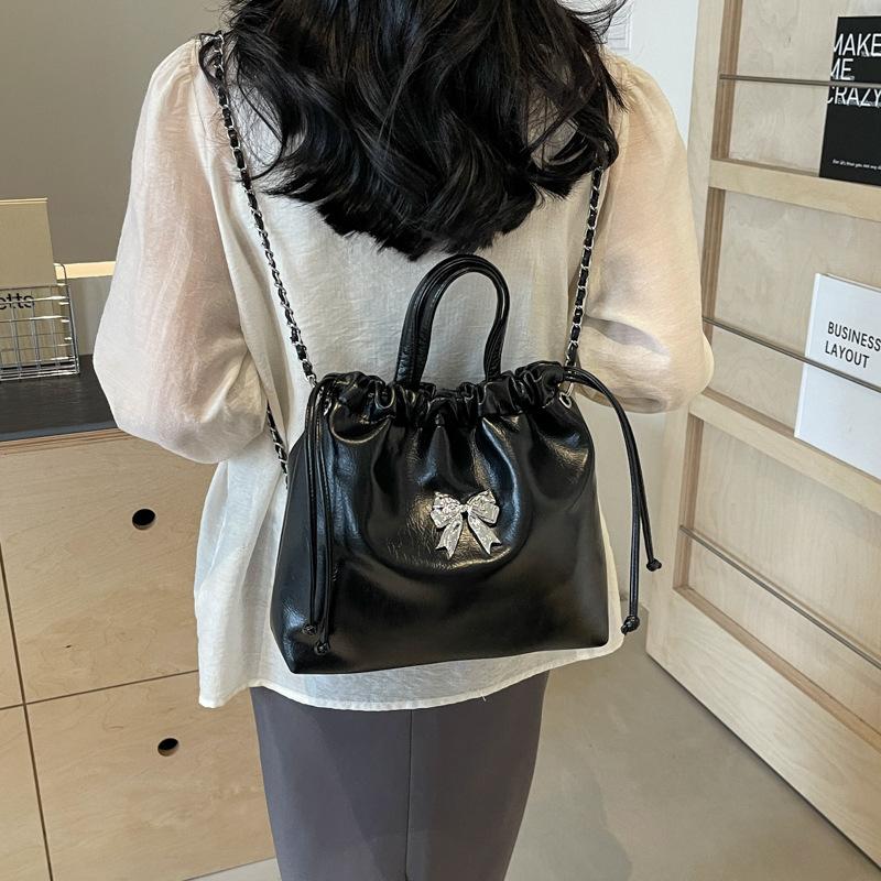 Trend pleated cloud bag women's 2025 new fashion popular bow crossbody backpack chain bucket bag